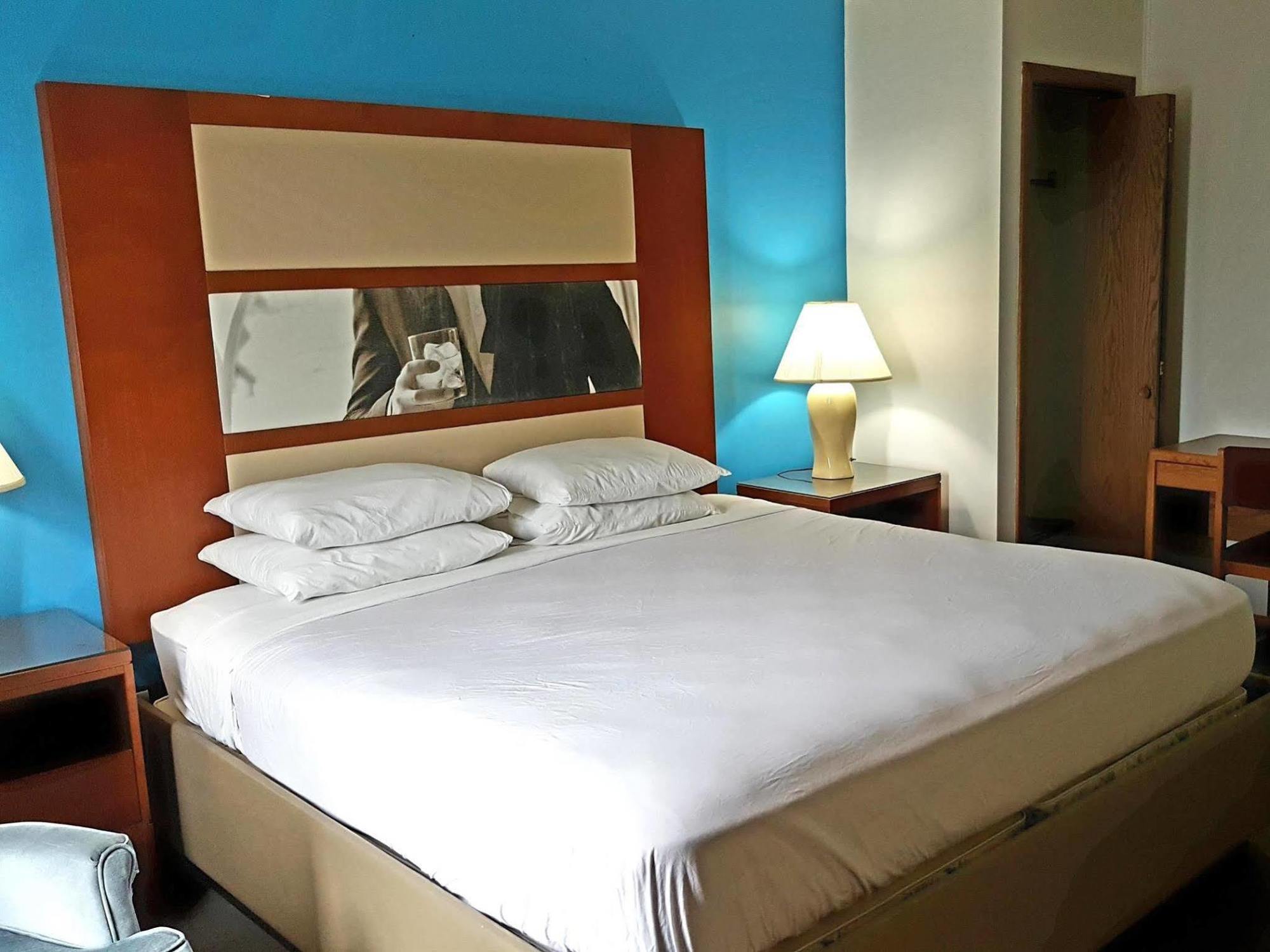 Country Hearth Inn-Iron Mountain Esterno foto