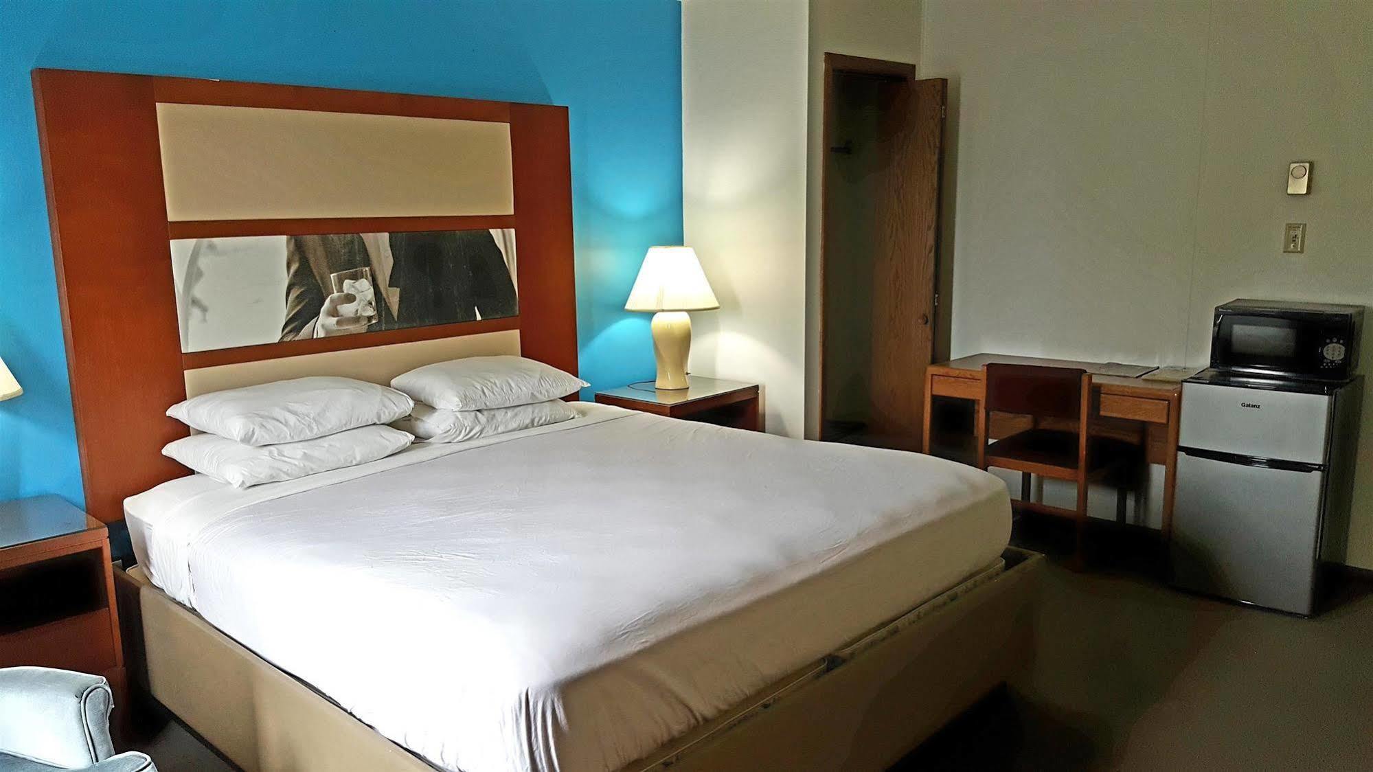 Country Hearth Inn-Iron Mountain Esterno foto
